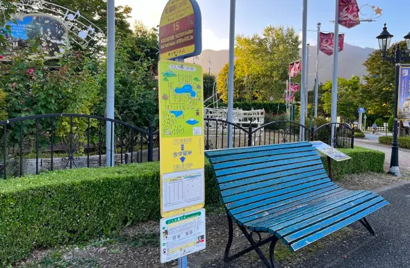 バス停（音楽と森の美術館）